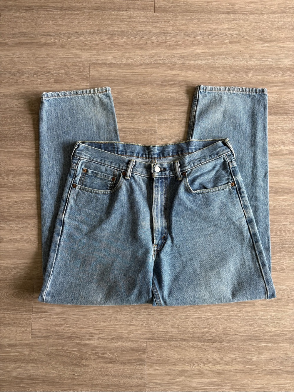 Levi’s 550 Light Wash Relaxed Fit Jeans 💙